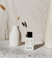 Afbeelding in Gallery-weergave laden, Cedar Wood + Vanilla alcohol-free perfume
